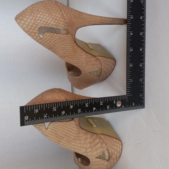 BeBe 5 in snake skin platform high heels tan size 7. Barely worn. - Picture 3 of 8